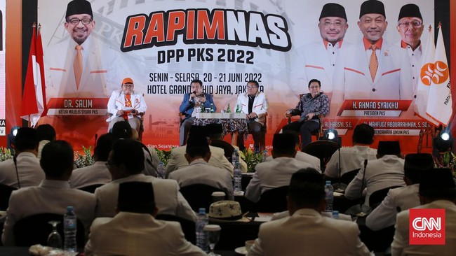 PKS akan menggugat Pasal 222 UU No. 7 tahun 2017 tentang Pemilu yang mengatur syarat pencalonan presiden.