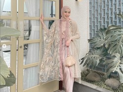 8 Inspirasi Kebaya Wisuda yang Simpel Modern dengan Hijab