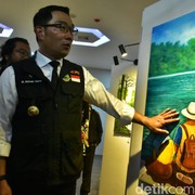 Penuh Makna, Ridwan Kamil Beli Lukisan Keluarganya yang Tengah Memandang Sungai Aare Seharga Rp10 Juta