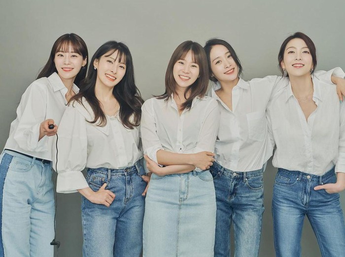 Rumor reuni pun beredar, DSP Media selaku agensi segera mengonfirmasi bahwa benar kelima member KARA sedang berdiskusi untuk melakukan aktivitas bersama tetapi belum ada keputusan pasti yang ditetapkan./ Foto: twitter.com/kpopers_family