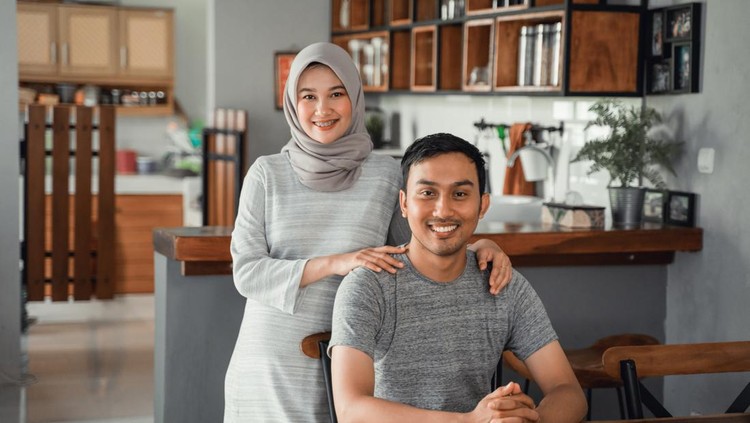 suami istri portrait of muslim couple sitting in dining room together