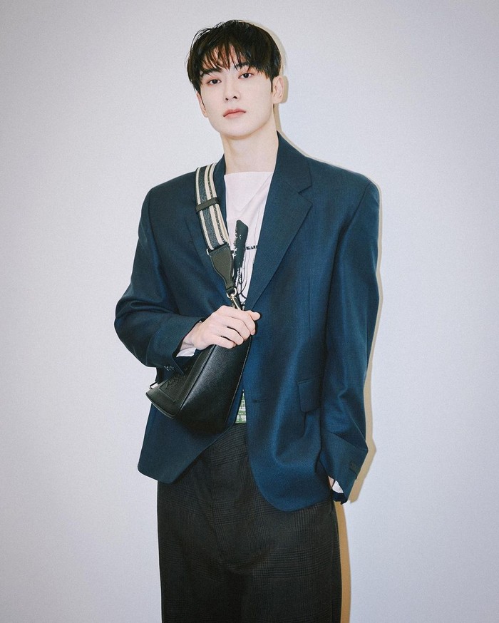 Tak hanya itu, pihak perwakilan Prada juga mengatakan bahwa selera fashion unik dan trendi dengan visual mewah Jaehyun terlihat sangat sempurna dengan representasi brand./ Foto: instagram.com/_jeongjaehyun