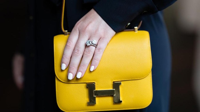 img-title Heboh Charles & Keith Disebut Label Mewah, Ini Faktor yang Membuat Sebuah Brand Bisa Dianggap Luxury