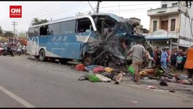 VIDEO: Dua Bus Adu Banteng, 3 Orang Tewas Di Lokasi