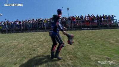 VIDEO: Quartararo Lempar Sepatu Usai Cetak Rekor di MotoGP Jerman