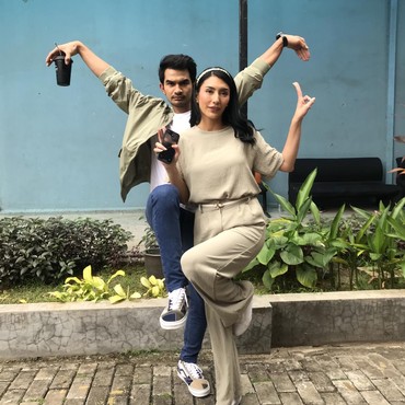 Dipeluk Pacar Berondong yang Telanjang Dada, Tyas Mirasih: Dia Hot Banget