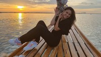 <p>Yasmin juga membintangi sinetron <em>Love Story The Series</em>. Dalam proyek ini, ia berpasangan dengan aktor Giorgino Abraham. (Foto: Instagram @yasminnapper)<br /><br /><br /></p>
