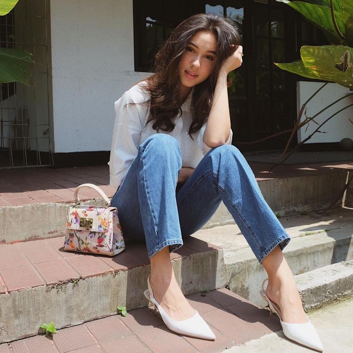 <p>Sebagai informasi, Yasmin merupakan anak tunggal dari pasangan Barry dan Jenni Napper, Bunda. Dari penampilan bulenya, ternyata Yasmin berdarah Indonesia-Kanada. (Foto: Instagram @yasminnapper)<br /><br /><br /></p>