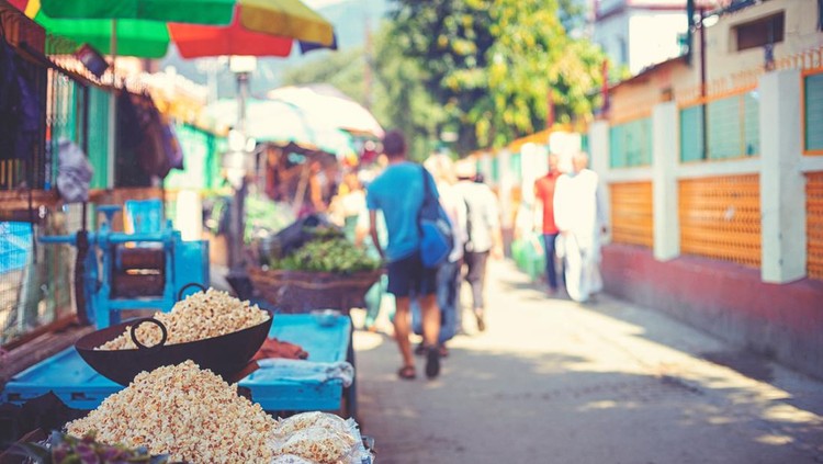 1198585341 Ilustrasi jual makanan di pinggir jalan