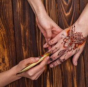 Kenalan Yuk dengan 5 Henna Artist Kenamaan Indonesia, Ada yang Jadi Langganan Lesti Kejora!