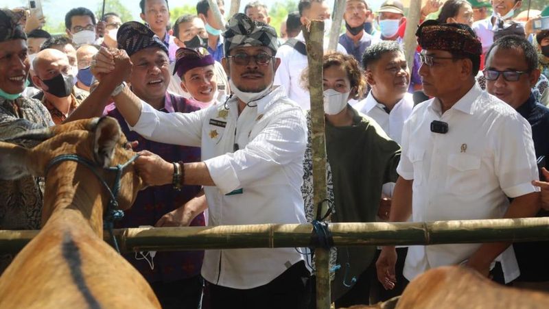 Menteri Pertanian Syahrul Yasin Limpo mengunjungi Desa Sumberklampok, Kecamatan Gerokgak