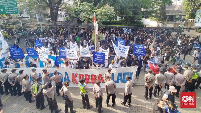 Aksi damai bertajuk The Power of Bobotoh digelar di depan kantor Persib, Rabu (28/9) sebagai buntut ihwal sistem tiketing laga kandang Persib.