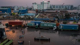 Banjir Rob Semarang Surut, Warga Masih Waswas