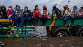 FOTO: Banjir Rob Kembali Terjang Pelabuhan Mas Semarang
