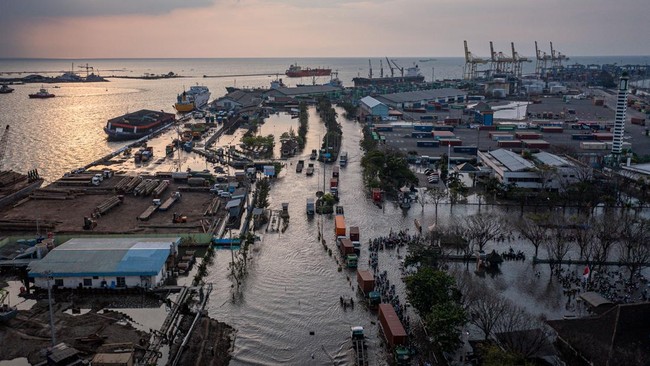 PJ Gubernur DKI mengingatkan potensi banjir rob bakal terjadi di kawasan pesisir Jakarta sampai 31 Desember 2022.