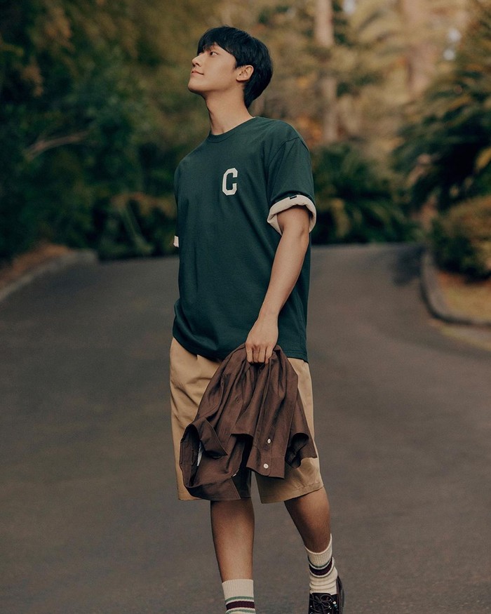 Berkat ketenarannya ini, Lee Do Hyun didapuk sebagai model utama untuk brand pakaian COVERNAT dan selalu berpartisipasi dalam pemotretan untuk campaign brand di setiap musim./ Foto: instagram.com/covernat_