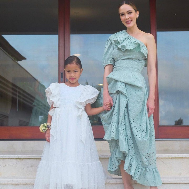 <p>Catherine Sharon Gasnier atau lebih dikenal Cathy Sharon miliki anak perempuan bernama Carla Kusuma yang lahir 7 Oktober 2015. (Foto: Instagram @cathysharon)</p>