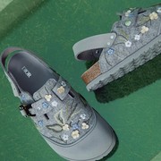 Intip Proses Pembuatan Koleksi Dior x Birkenstock, Terdapat Banyak Detail Menarik!