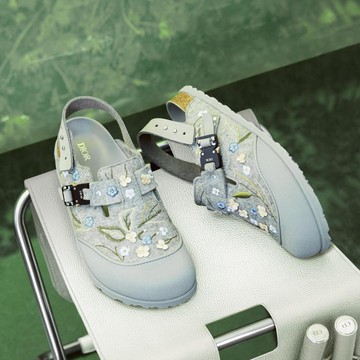 img-title Dior x Birkenstock Resmi Dirilis, Cek di Sini Jadwal Masuk ke Indonesia!
