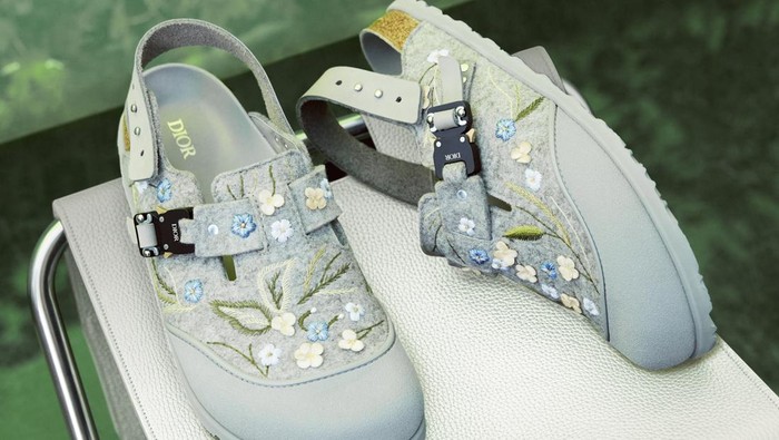 Dior x Birkenstock Resmi Dirilis, Cek di Sini Jadwal Masuk ke Indonesia! Dior x Birkenstock Resmi Dirilis, Cek di Sini Jadwal Masuk ke Indonesia!