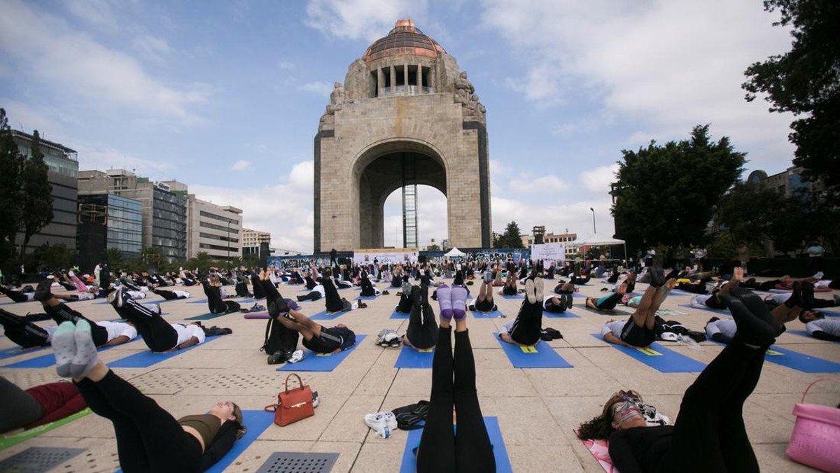 FOTO: Tenang Dunia Rayakan Hari Yoga Internasional 2022