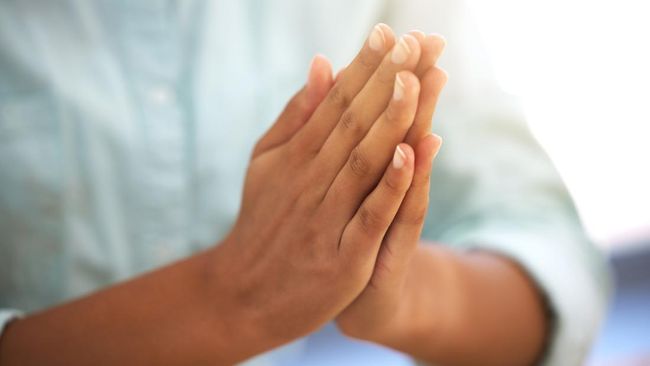 Seorang muslim dianjurkan untuk mendoakan orang yang sedang sakit. Berikut kumpulan ucapan untuk orang sakit yang islami.