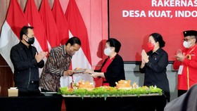 Jokowi Hampir Salah Sebut Nama Kabinet di Depan Megawati