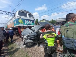 Mobil Tertabrak Kereta di Bekasi, Kenapa Mesin Bisa Mogok di Perlintasan?