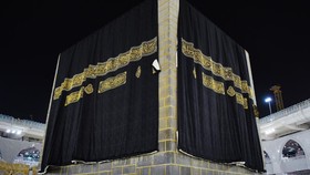 Burung Tak Terbang dan Hinggap di Atas Ka'bah, Mitos atau Fakta?