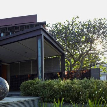 Lihat Lebih Dekat Penampakan Rumah Botol Milik Ridwan Kamil