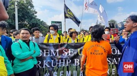 Lagu Ulang Tahun Sindir Jokowi Menggema di Jantung Ibu Kota