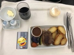 Sudah Bayar Tiket Pesawat Rp 74 Juta, Makanan yang Ditawarkan Mirip Makanan Sisa