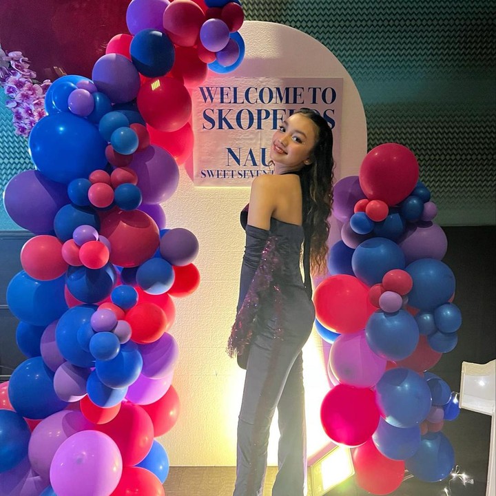 <p>Enggak satu netizen, beberapa di antaranya bahwa menyebut penampilan Naura mirip dengan penyanyi Olivia Rodrigo "<em>u kinda look like Olivia Rodrigo from the back</em> (Kamu terlihat mirip dengan Olivia Rodrigo (dengan pose) dari belakang)," tulis akun @ceri****. (Foto: Instagram @naura.ayu)<br /><br /><br /></p>