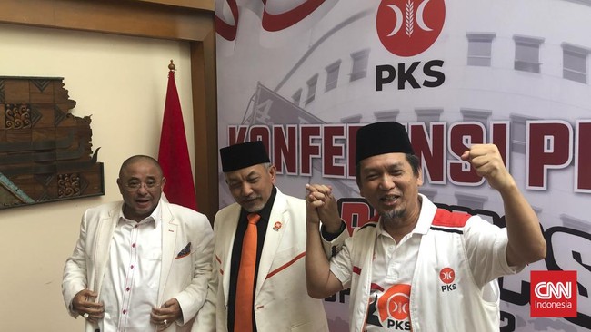 Sekjen PKS Aboe Bakar Alhabsyi mengaku masih membuka peluang untuk kembali mengusung Anies Baswedan dalam kontestasi Pilgub DKI Jakarta 2024.
