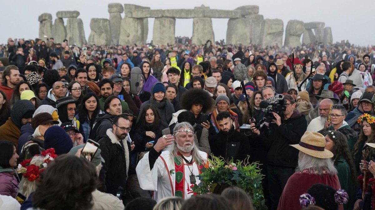 FOTO: Menanti Matahari Musim Panas Terbit di Stonehenge