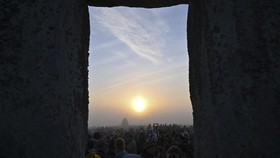 Siap-siap Cek Langsung Fenomena Solstis yang Sempat Viral Besok