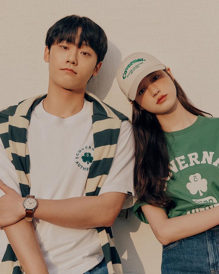 Selain tampil cerah dan menyilaukan dengan senyumannya, Lee Do Hyun juga berfoto dengan model perempuan menggunakan pakaian dari COVERNAT. Seger banget lihat senyum Lee Do Hyun ya, Beauties!/ Foto: instagram.com/covernat_