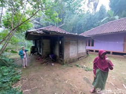 Nestapa Warga Kampung Tonjong: Jalan Rusak hingga Minim Listrik