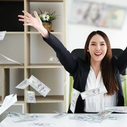 3 Tips Fengshui Meja Kerja yang Mendatangkan Cuan, Tim WFH Wajib Coba!