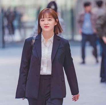 Lebih Segar, Kim Sejeong Tampil dengan Rambut Baru di Drama 'Today's Webtoon'