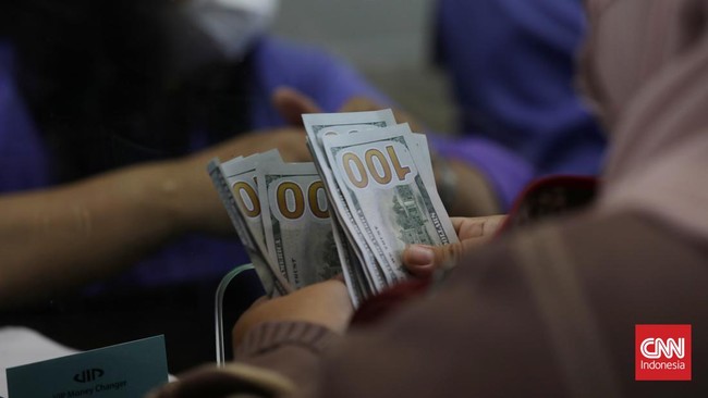 Rupiah menguat tipis 0,08 persen ke Rp15.008 per dolar AS pada Jumat (15/7), jelang rilis neraca dagang RI.