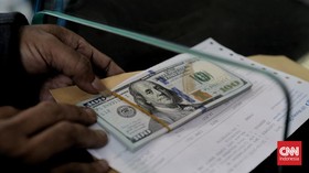FOTO: Rupiah Terombang-ambing di Tengah Ketidakpastian