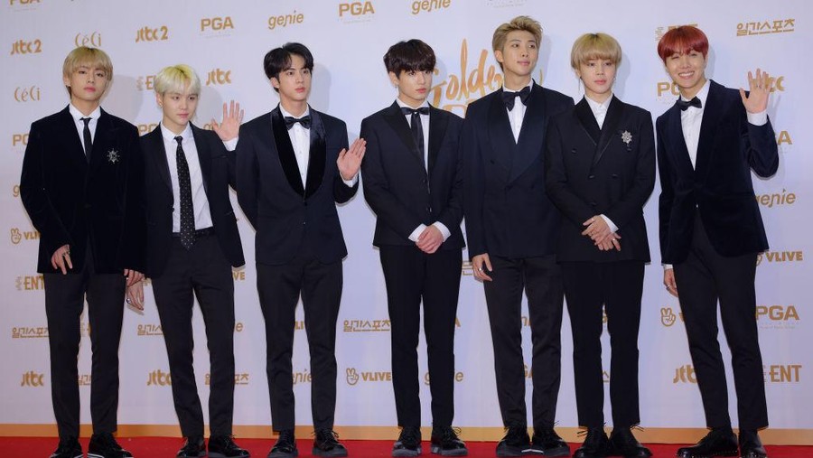 GOYANG, SOUTH KOREA - JANUARY 11: BTS attends the 32nd Golden Disc Awards at Ilsan Kintex on January 11, 2018 in Goyang, South Korea. (Photo by The Chosunilbo JNS/Imazins via Getty Images)