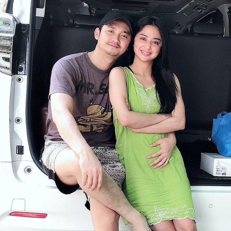 Dewi Perssik dan Angga Wijaya Dewi Perssik dan Angga Wijaya