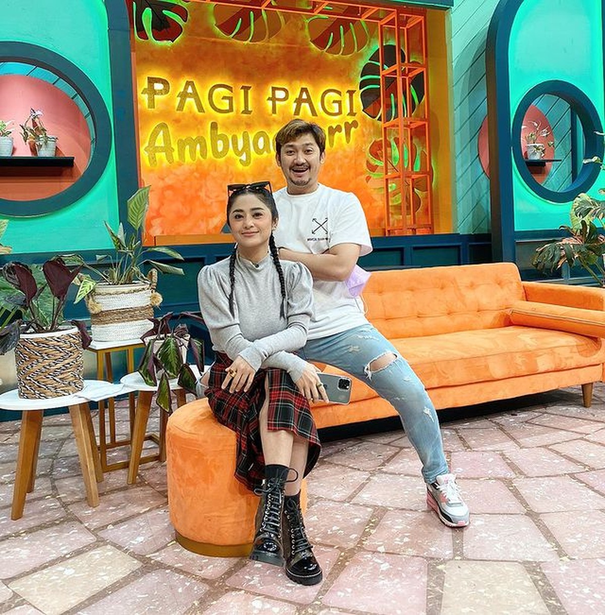 Dewi Perssik dan Angga Wijaya