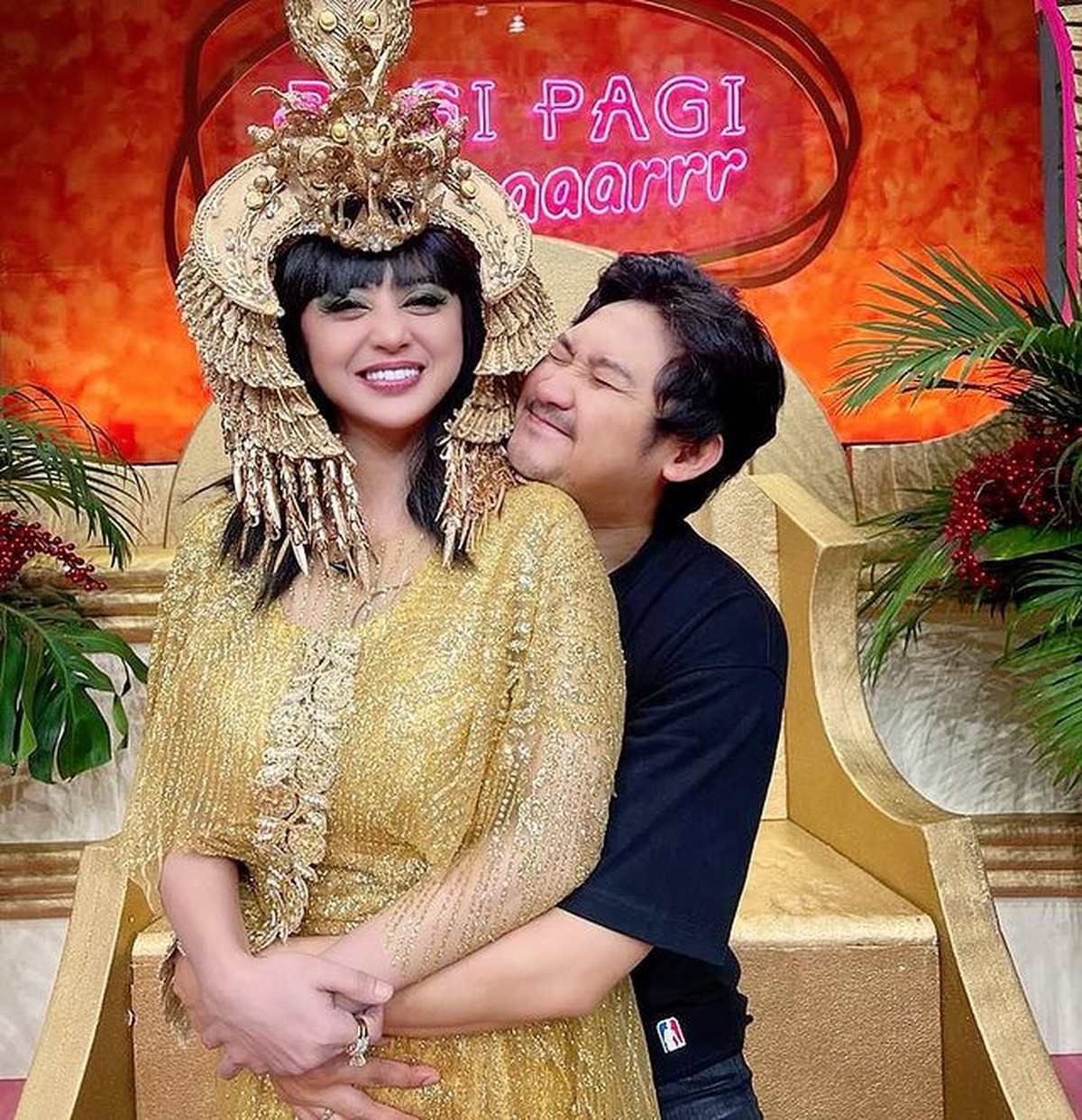 Dewi Perssik dan Angga Wijaya