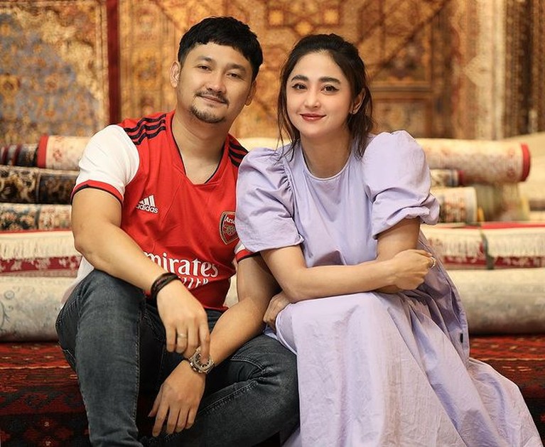 Dewi Perssik dan Angga Wijaya Dewi Perssik dan Angga Wijaya