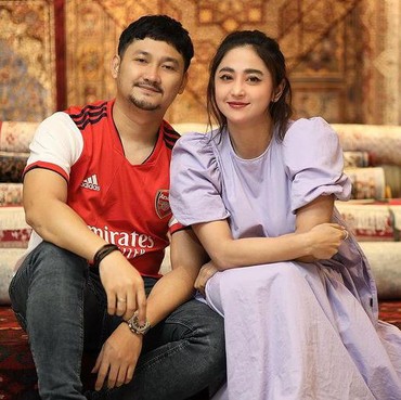 Angga Wijaya Tetap Ingin Cerai, Meski Dewi Perssik Tak Ada Kurangnya