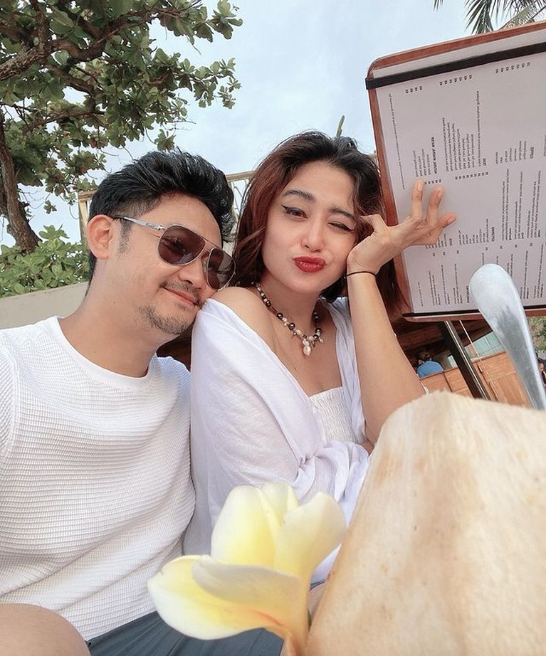 Dewi Perssik dan Angga Wijaya Dewi Perssik dan Angga Wijaya