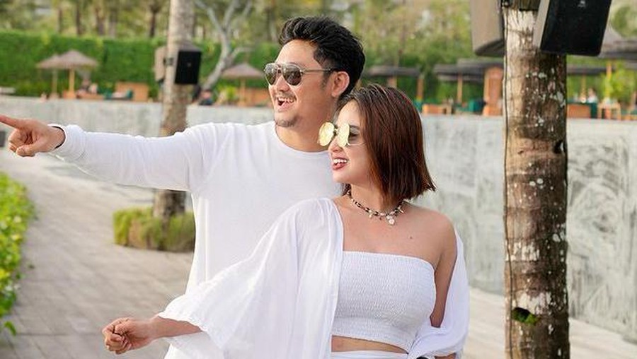 Dewi Perssik dan Angga Wijaya Dewi Perssik dan Angga Wijaya